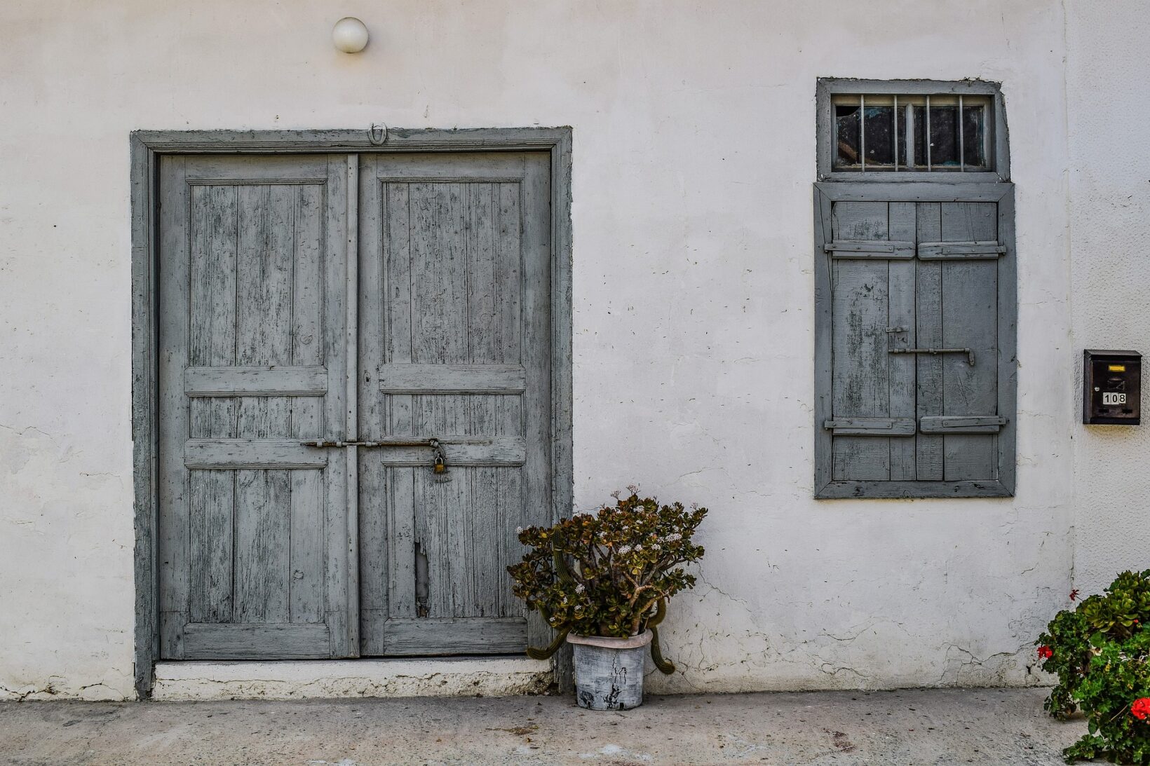 door-3133457_1920